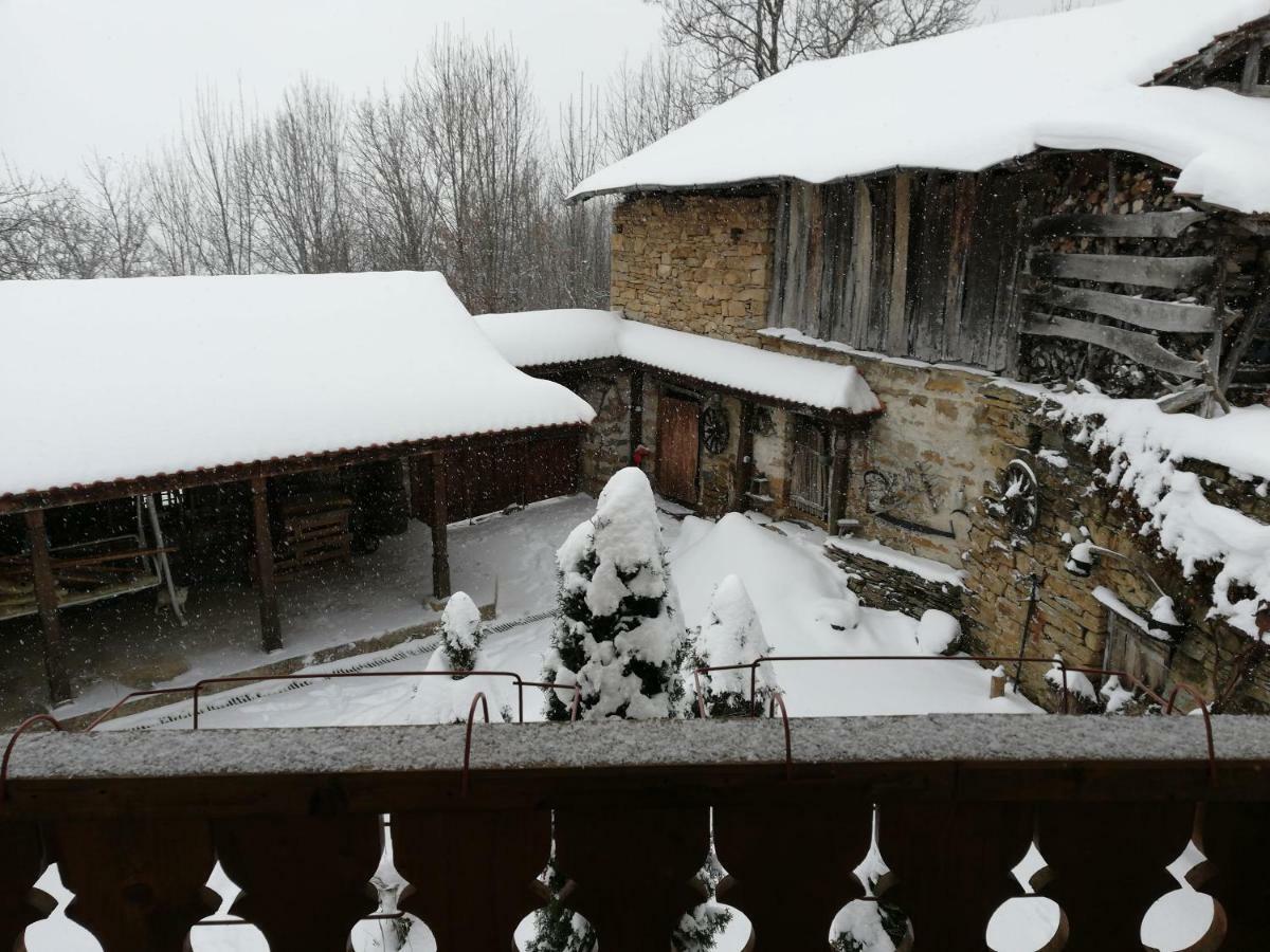 Къща За Гости Чичарите Gabrovo Exteriör bild