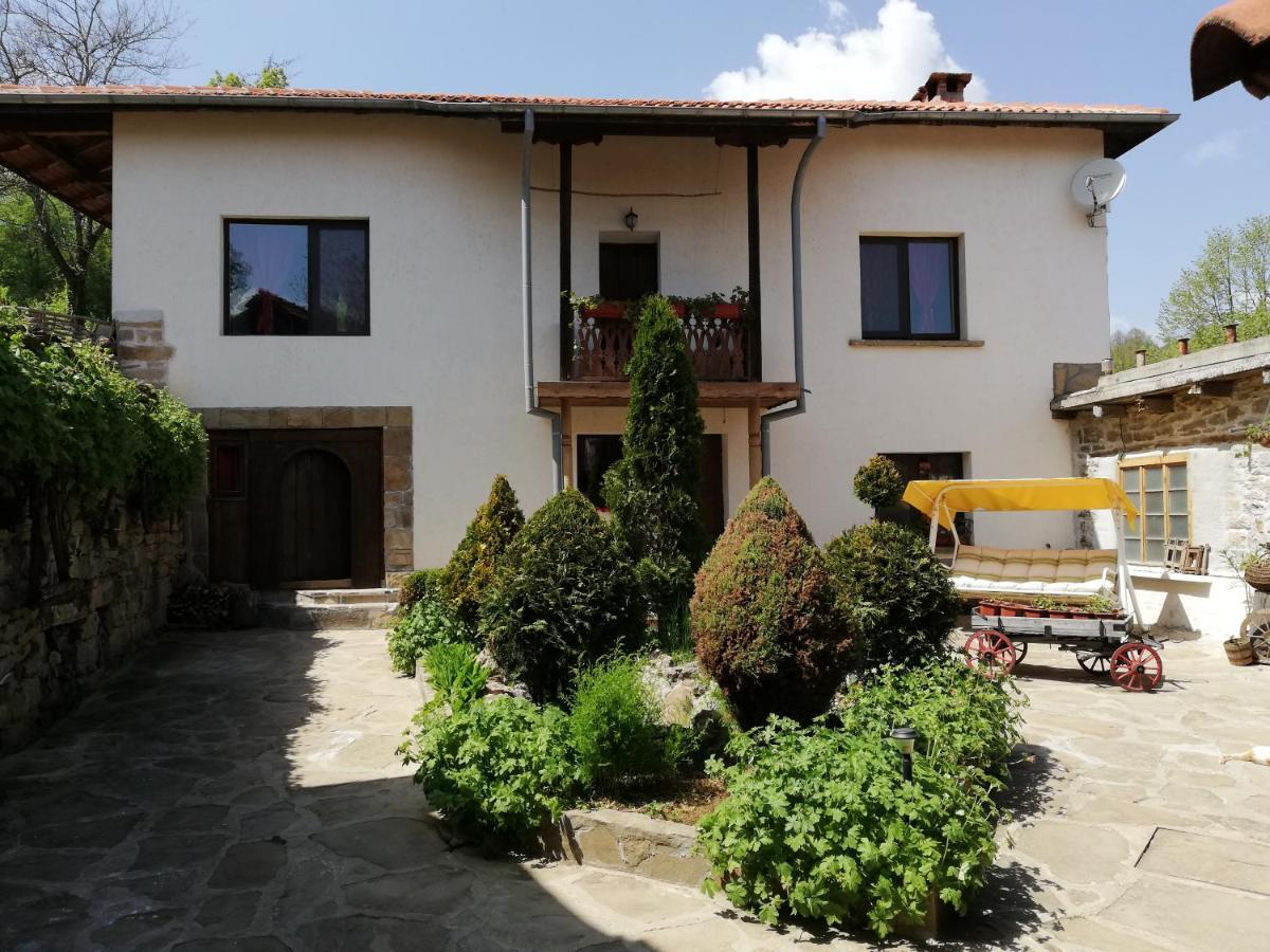 Къща За Гости Чичарите Gabrovo Exteriör bild
